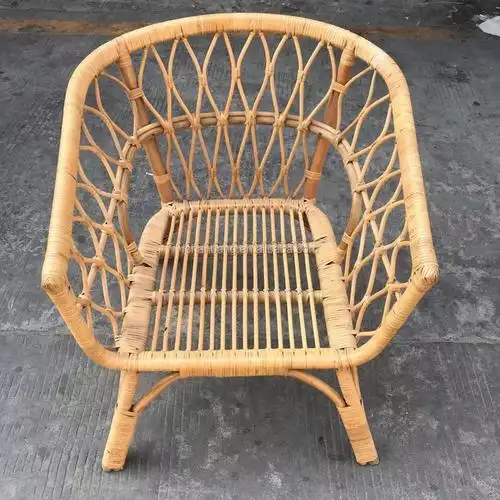 花园客厅悠闲藤制摇椅