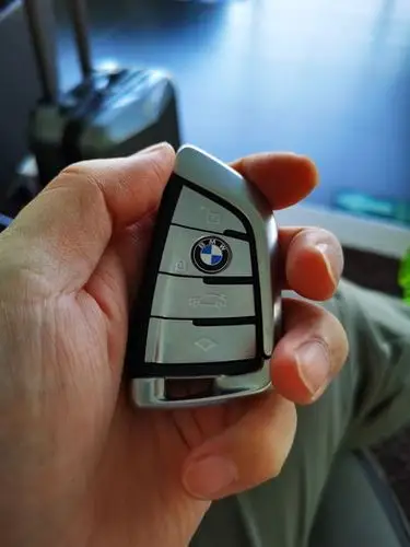 在4s店等交车时候先给我钥匙  次握钥匙感觉比握姑娘手还要激动