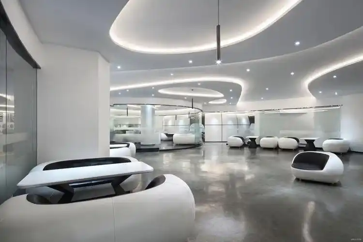 洽谈区:布置于整个办公区中心处的最高点,四周的落地玻璃隔断让消费者