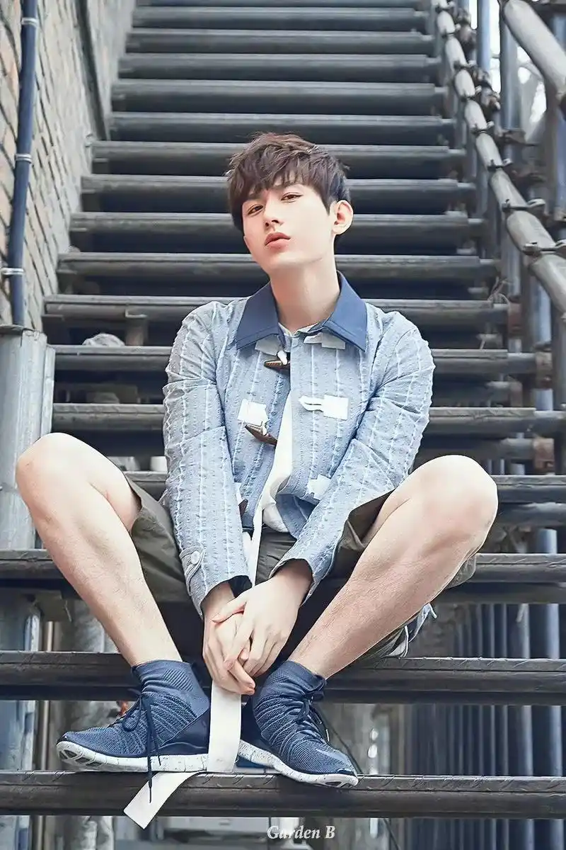 刚在微博刷到了这组照片年轻帅气的成毅一起来欣赏吧