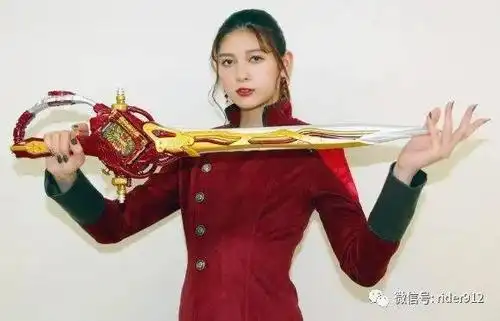假面骑士圣刃神代玲花变身写真公开粉丝表示坏女人太有魅力了