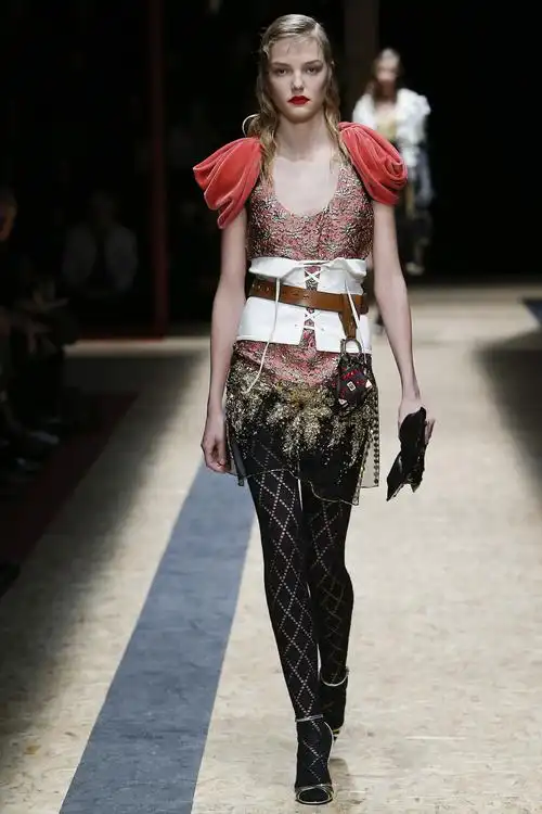 prada 2016秋冬米兰女装发布会-流行趋势发布区 - 穿针引线服装论坛