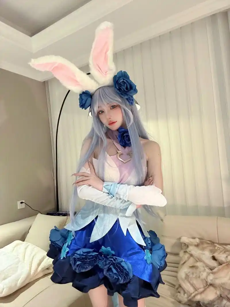 公孙离cos花间舞 哎呀 好久没cos了 前段时间植发一直不敢戴假发 最近