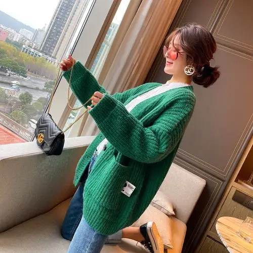 v领破洞针织衫穿搭|v领破洞针织衫搭配|v领破洞针织衫意思|服饰