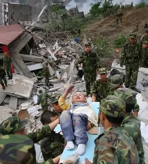 14年前的汶川地震感动瞬间,看一次哭一次