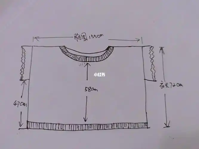 简单～就是方块块挖个领窝～再挑俩花边94下面开始咯～先看一下尺寸