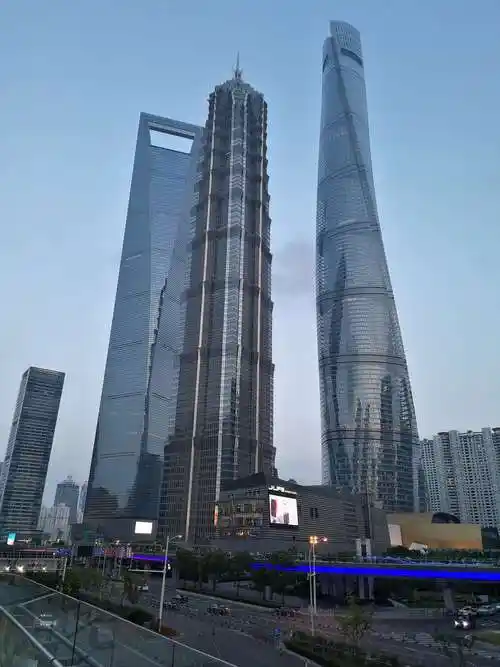 其它 上海的高度 写美篇    金茂大厦毗邻上海地标性建筑物东方明珠塔