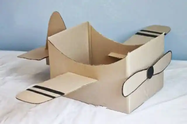 幼儿园手工——废纸箱做成大飞机,可以坐个小小驾驶员(附教程)