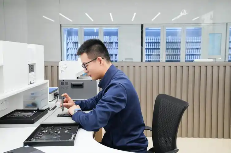 温暖的"黑科技",华为全球首家新模式客户服务中心即将三里屯开业