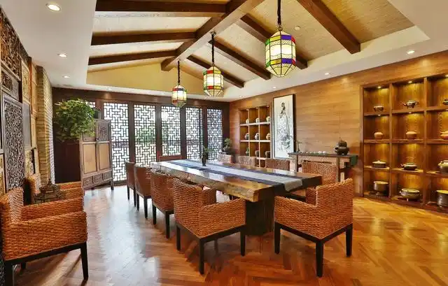 如今,在成都市中心,已经有很多茶楼采用新中式风格装修.