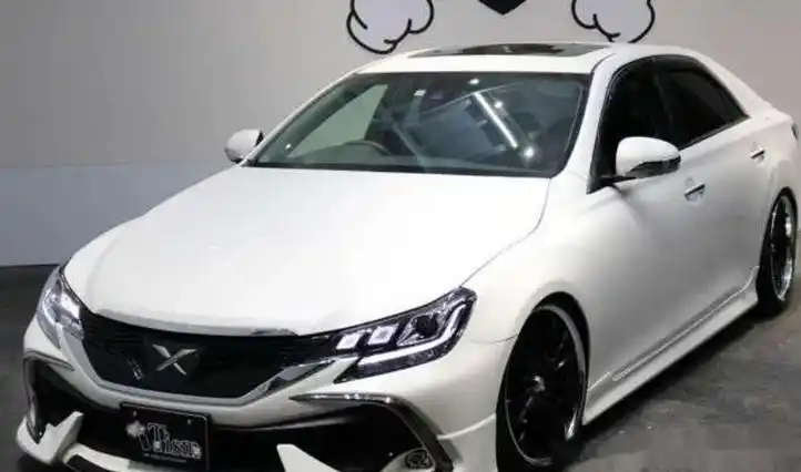 2020款丰田锐志加装运动包围和泪眼大灯与皇冠同步上市