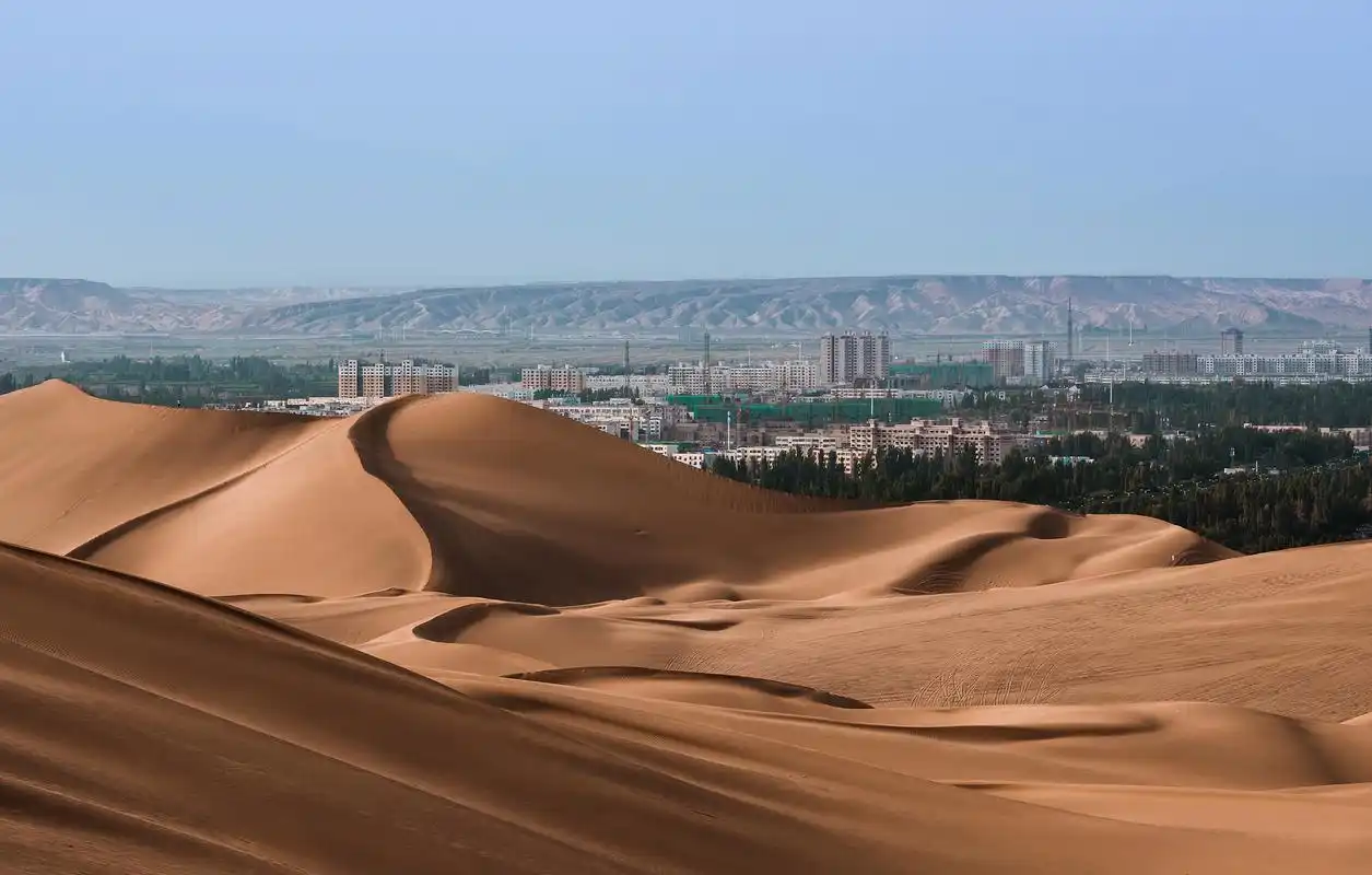 隐秘的自然宝藏:中国最远的陆地沙漠,古尔班通古特沙漠