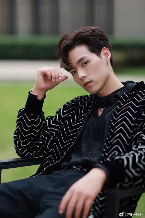 董又霖新歌拒绝emo#jeffrey董又霖全新单曲上线啦!