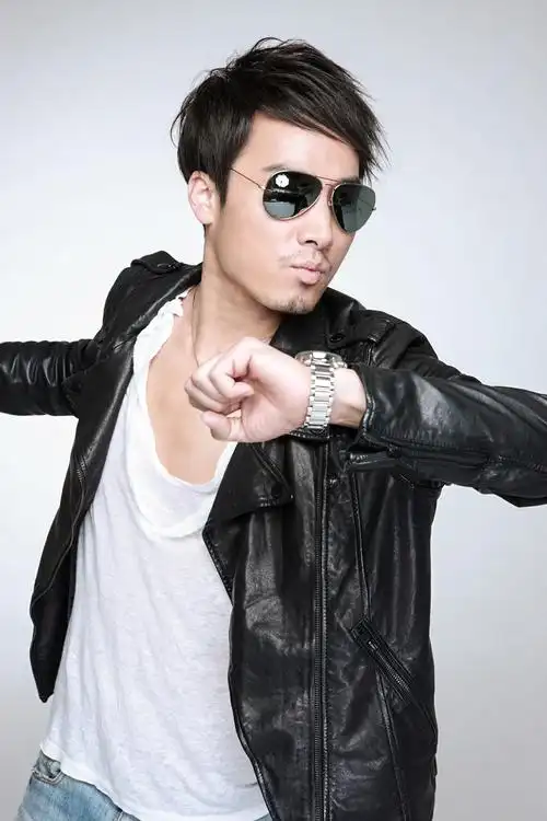 张枫时尚大片曝光 痞帅撩人潮范十足