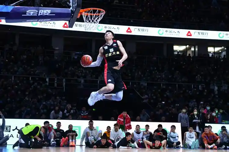 cba扣篮首胜nba,张镇麟成为联盟新宠,更要让自己多飞一会