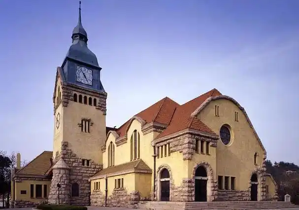 p data-id="gnzlkd7i6m">青岛基督教堂是青岛一著名的宗教建筑,国家