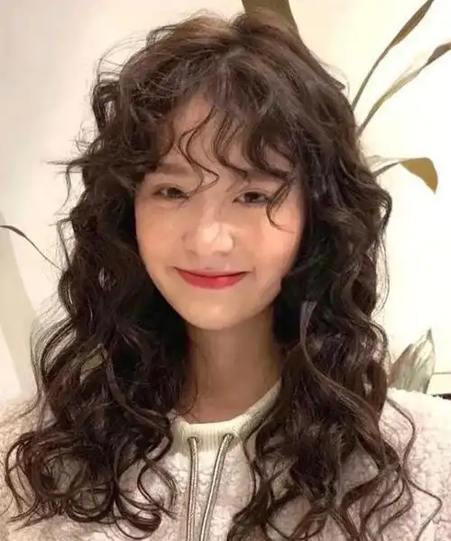 流行卷发发型图片(尤其是今年流行的这5款)(9)