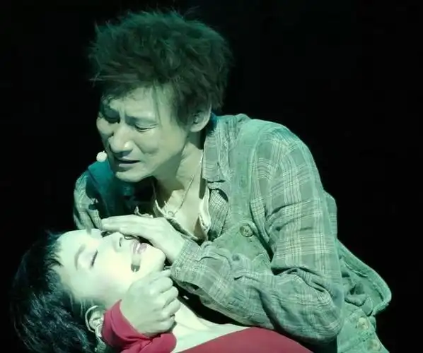 1997年,张学友,陈洁仪和林忆莲等主演的音乐剧《雪狼湖》,写的是一个