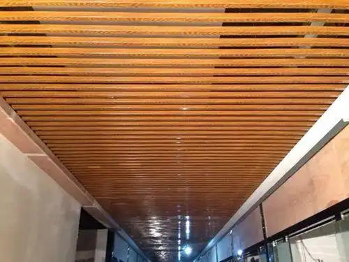 欧佰u型餐厅装饰金色吊顶铝方通天花