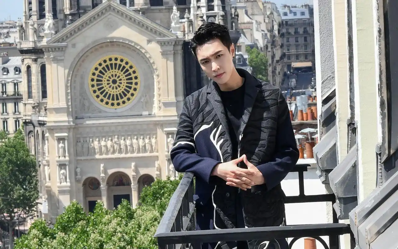 张艺兴巴黎写真帅气图片桌面壁纸高清大图预览1920x1200_大陆明星下载