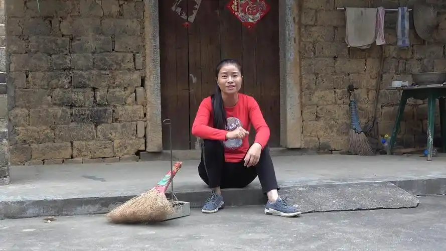 信不信由你,农村姑娘这首《人的命天注定》唱得很多人信了