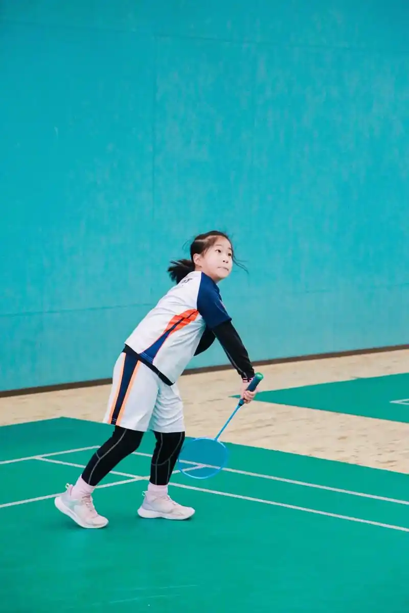 欢笑羽舞,儿童羽毛球快乐课堂随风起舞!#羽毛球 #羽毛球教 - 抖音