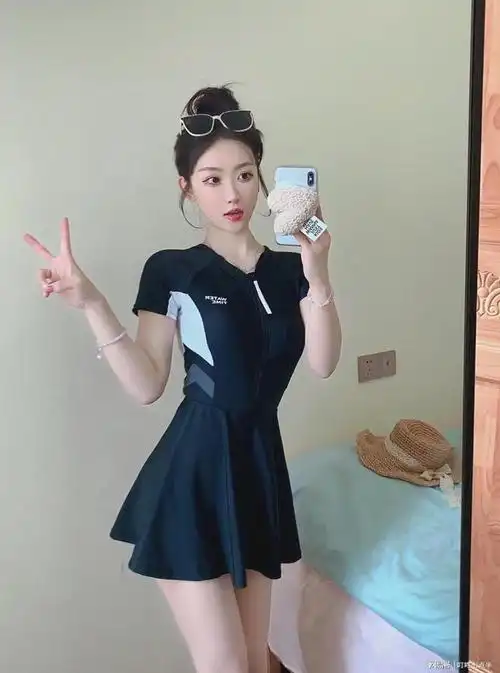 夏天一定要选一件漂亮的连体泳衣