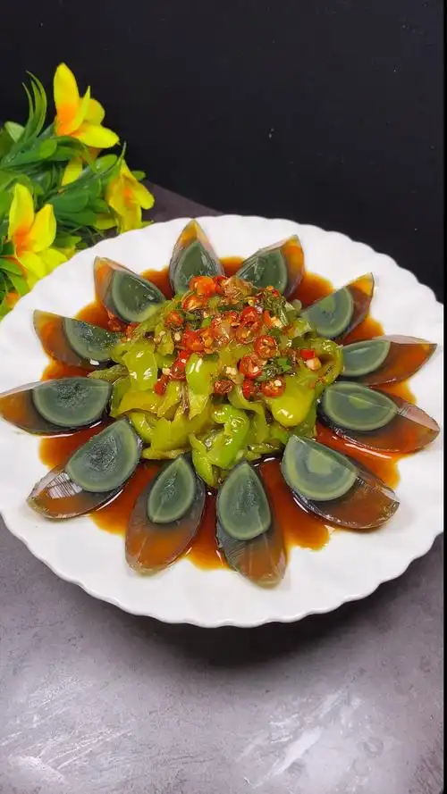青椒拌皮蛋