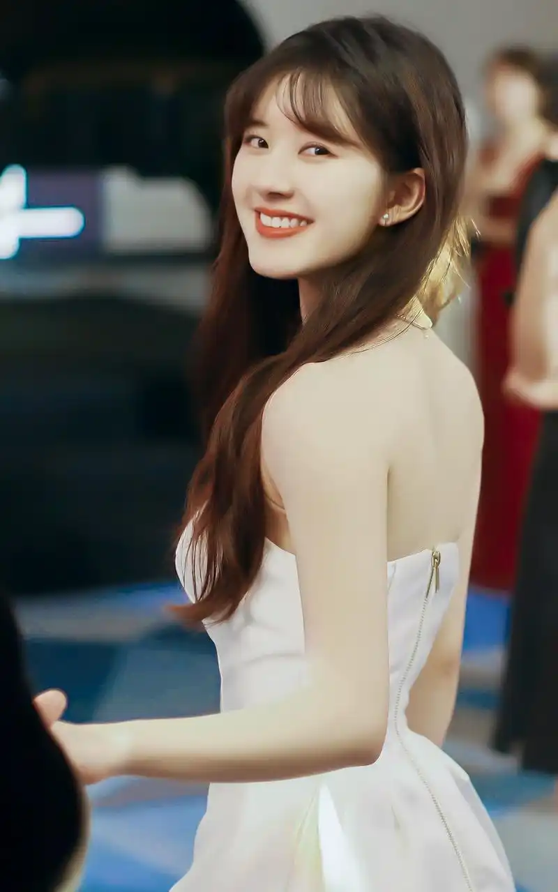 赵露思写真美图:甜美可爱,楚楚动人