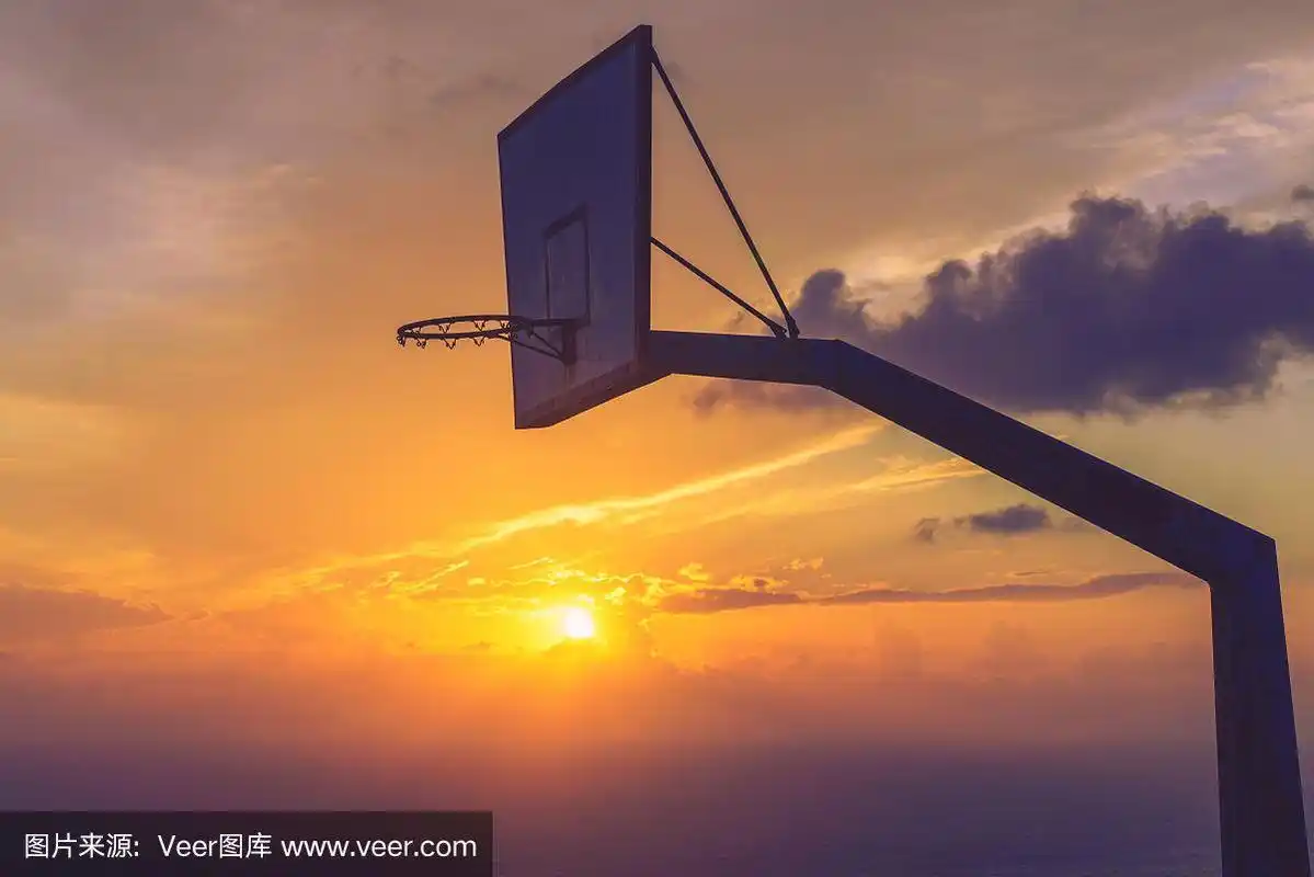 夕阳下的篮筐