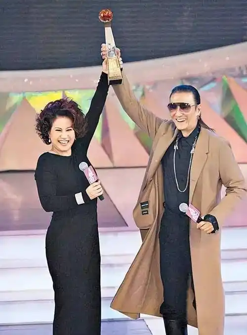 70岁甄妮曝内娱黑幕,点名谢霆锋王菲张柏芝,牵扯往事信息量超大