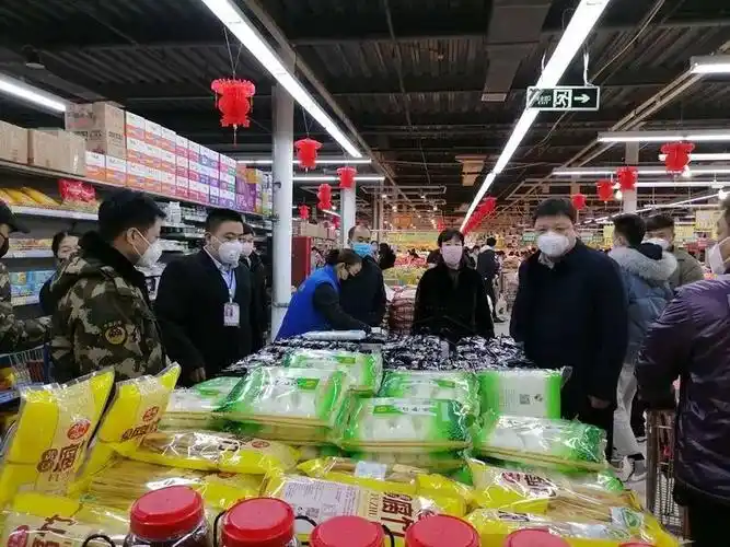 对我县大张盛德美,郑辉百货,伊嘉诚等大型超市的防疫工作,生活快消品