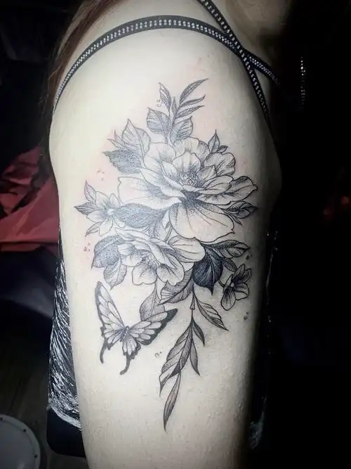 大臂外侧素花蝴蝶_纹身图案手稿图片_刘沐阳的纹身作品集