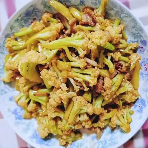 肉片炒有机菜花,家常快手菜,做法简单