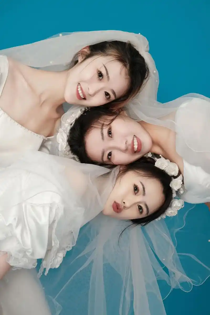 闺蜜拍照姿势 #闺蜜在一起的样子 是自己选择的亲人 是要一 - 兑趑