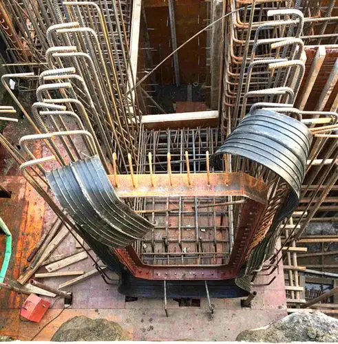 外墙的背贴式橡胶止水带施工现场图--背贴式止水带