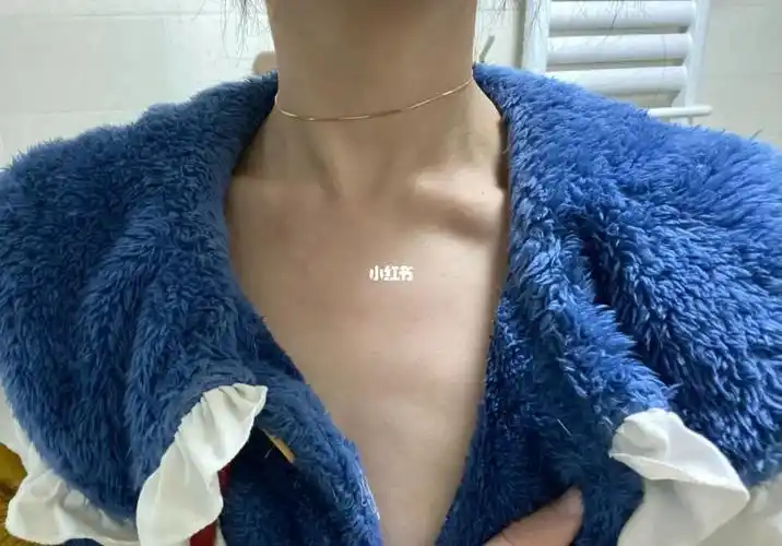 以前看见别人有这个胸前凸起来的骨头非常羡慕,感觉很显瘦,现在自己有