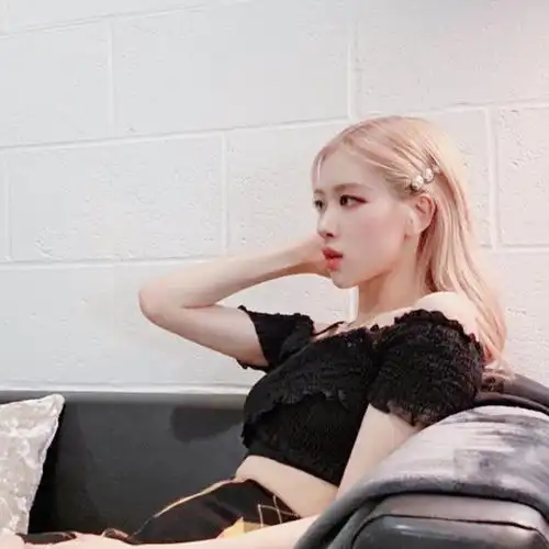 朴彩英自调滤镜头像.