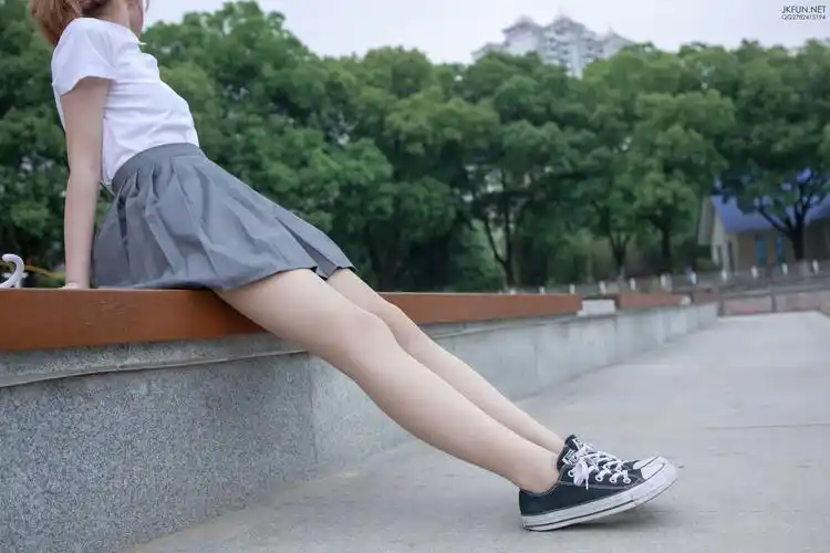 丝袜制服美女jkfun005卉子10d肉丝