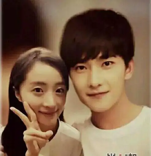 不可能无缘无故就传出结婚,而且还有女儿,胡冰卿早年和杨洋合作过