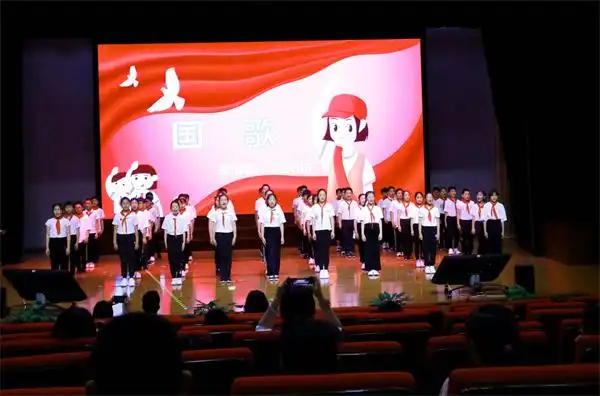 本次艺术节系列活动以"唱三歌"为载体,结合新时代学生的特点,不仅丰富