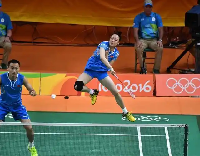 张楠赵芸蕾赢队内德比 摘混双铜牌