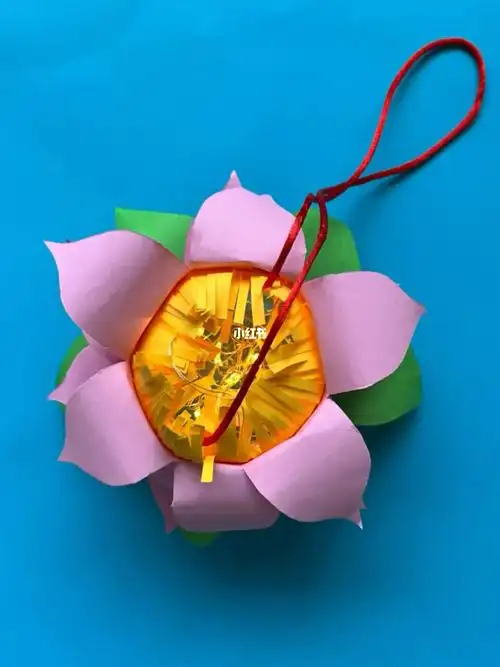 用矿泉水瓶做荷花灯笼,超简单有木有?