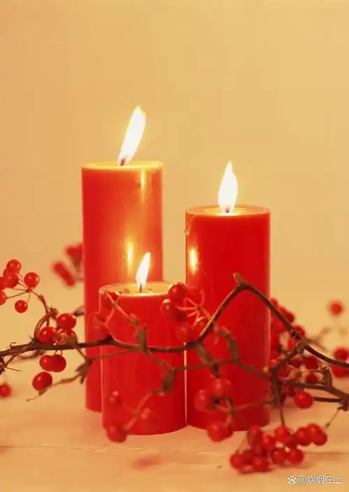 心力交瘁的红烛,深知爱有多深,解开文字的衣襟,交出爱情