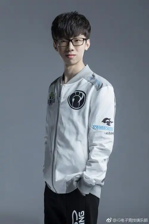 ig.宝蓝2018春季赛定妆照发布