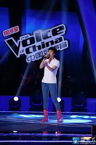 上周五登场浙江卫视"中国好声音"的孟楠是来自黑龙江的一名唱作歌者