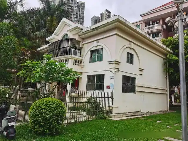 布吉地铁口阳光花园别墅