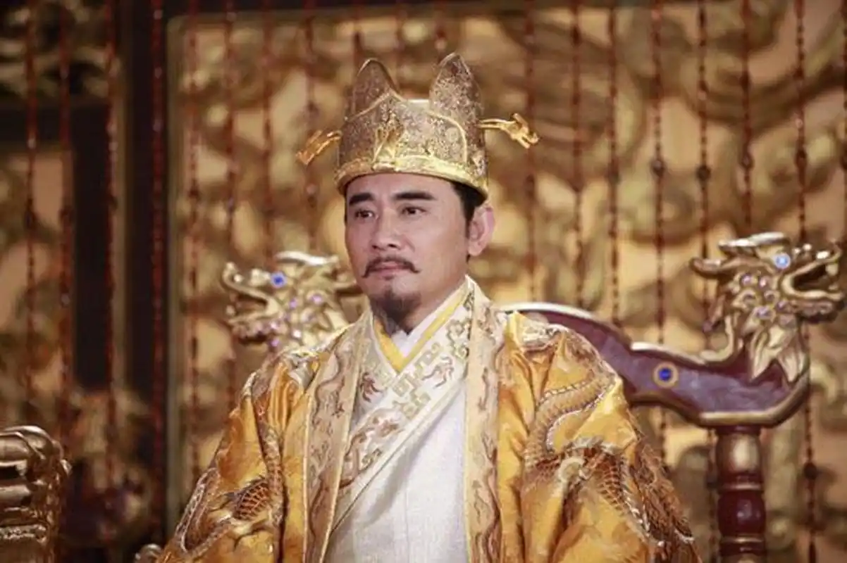 当时书生宋济在西明寺度夏,唐德宗进来的时候,宋济正在窗户底下穿着