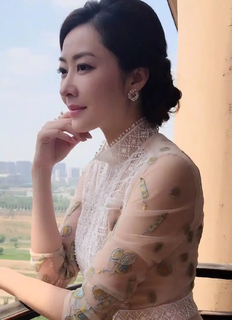 熊黛林,身高178cm,中国内地女演员/模特.她的身材和颜值备受关注.