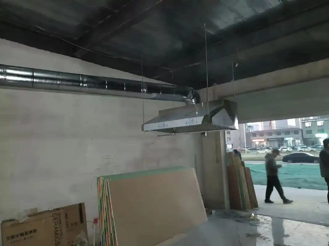 厨房排烟 #施工现场实拍 #排烟通风管道安装 - 抖音